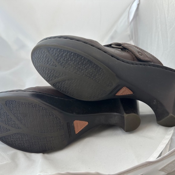 Born Clogs - Picture 2 of 6